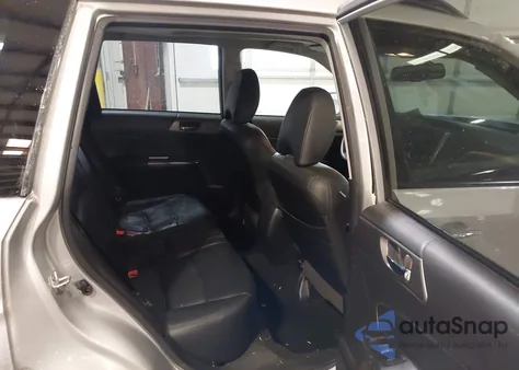 2011 Subaru Forester 2.5X Premium из США, поврежденный, VIN JF2SHADC7BH740131